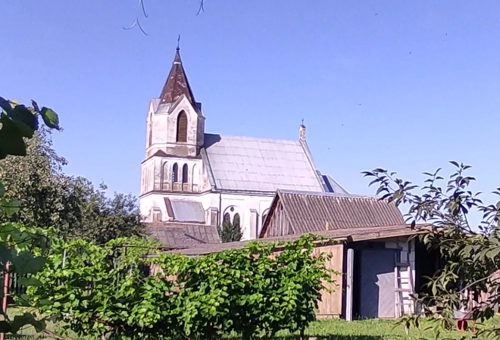 Сенсации о Берёзовском районе есть в новой книге брестского профессора Костёл в деревне Селец Берёзовского района