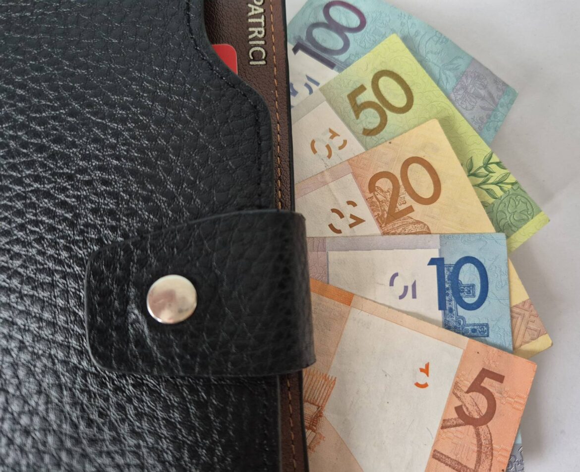 В Беларуси уменьшилось количество работающих — что происходит с рынком труда? Зарплата