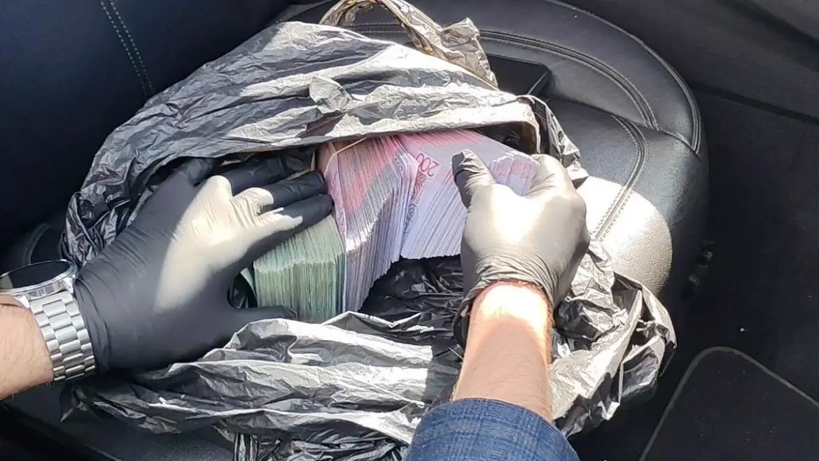 Директора минского предприятия задержали с мешком денег Взятка деньги