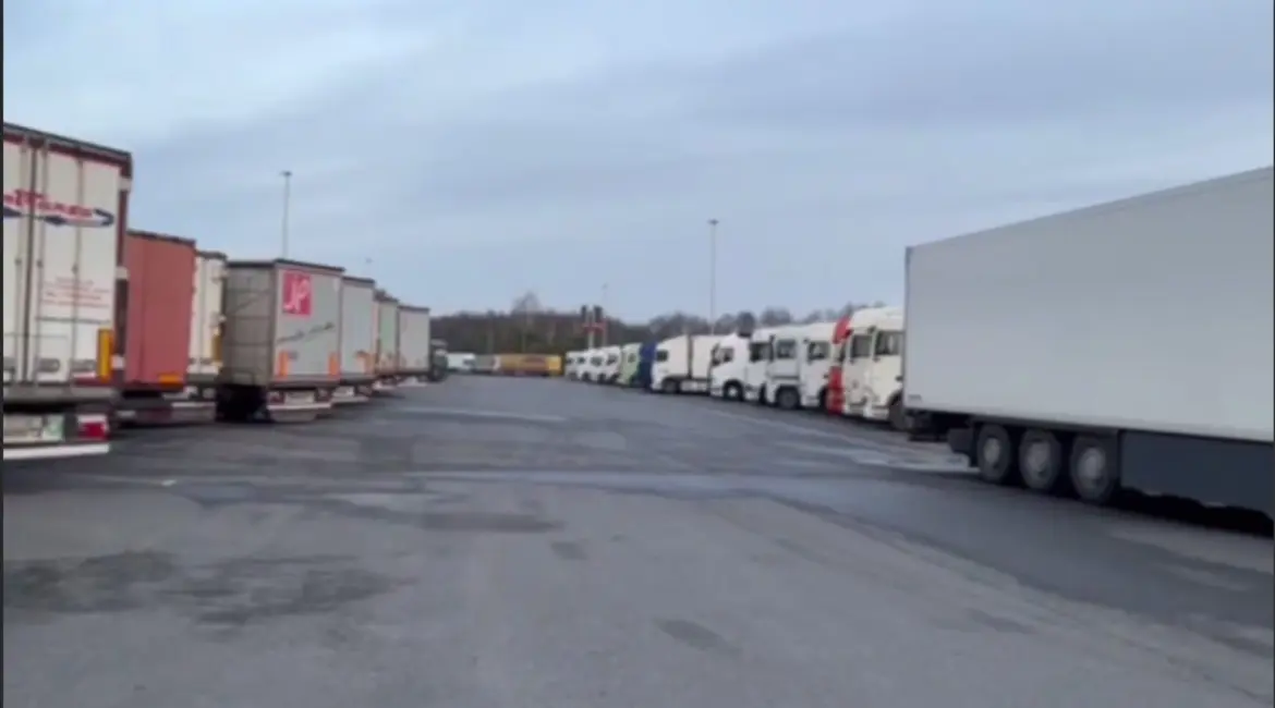 Литовские фуры застряли в Беларуси — когда их наконец выпустят Стоянка фур