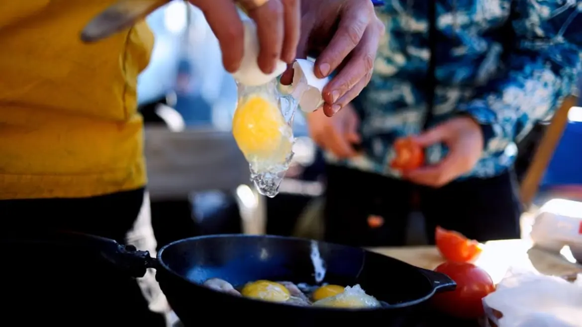 Беларусь сама производит яйца с запасом, но всё равно покупает их в России продажа яиц Беларусью
